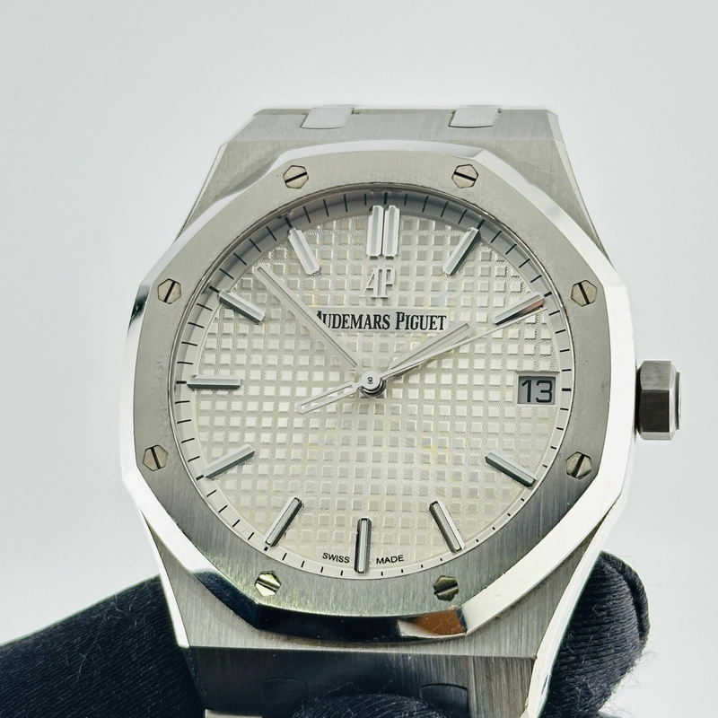 Audemars Piguet Royal Oak White Dial on Stainless Steel Bracelet Ref. 15500ST.OO.1220ST.04 Card view 3