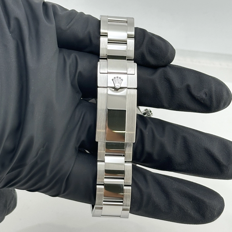 Rolex Daytona Black Dial on Oyster Bracelet Ref. 116500LN Card 2020 view 5