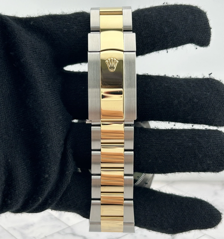 Rolex SkyDweller Champagne Index Dial on Oyster Bracelet Ref. 326933 Card 2022 view 4