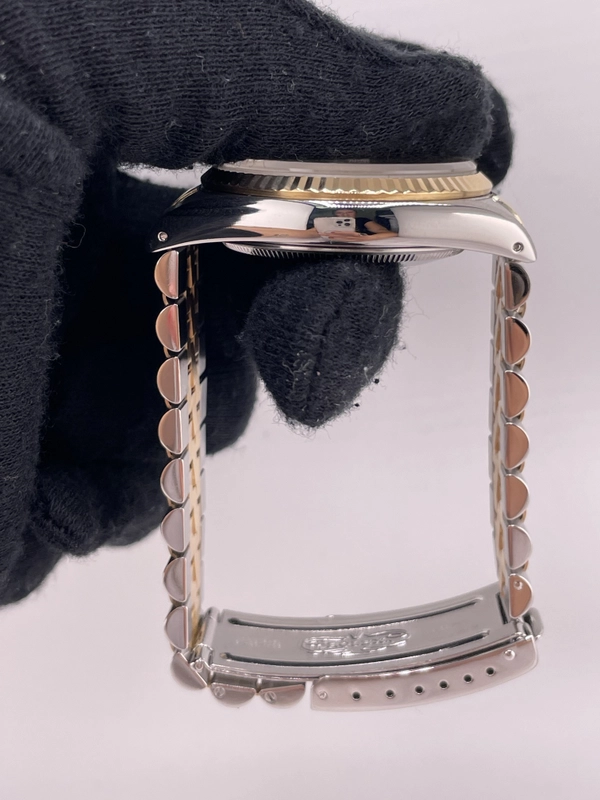 Rolex Datejust Champagne Linen Dial on D Link Jubilee Bracelet Ref. 16233 1988 view 6