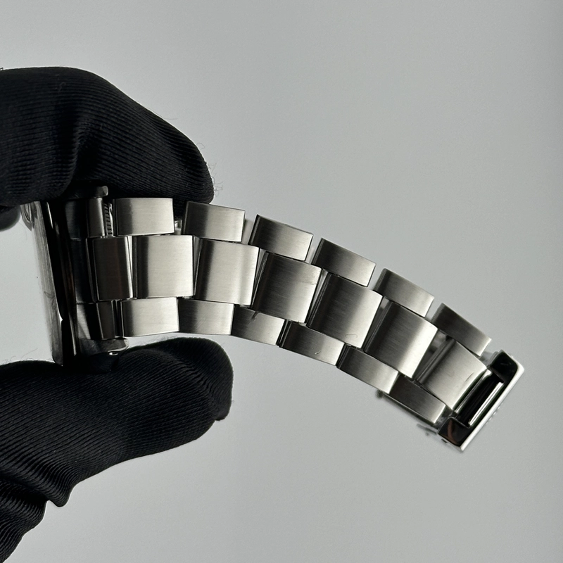 Rolex Datejust Silver Stick Dial on Oyster Ref. 1600 1969 view 3