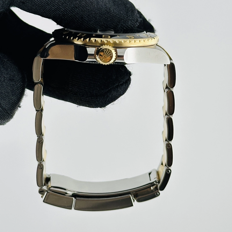 Rolex GMT-Master II Black Dial on Oyster Bracelet Ref. 116713 2008 view 4