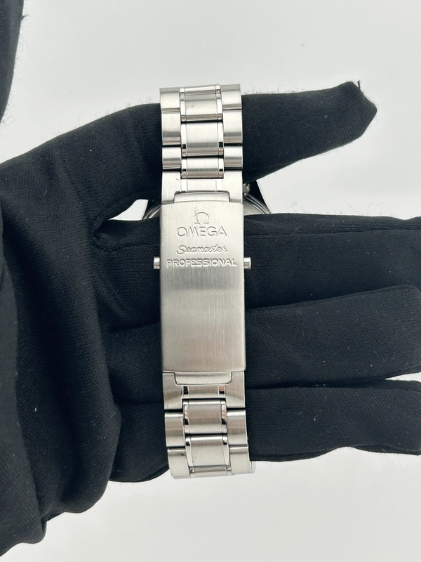 Omega Seamaster Black Wave Motif Dial on Stainless Steel Bracelet Ref. 2264.50.00 view 4