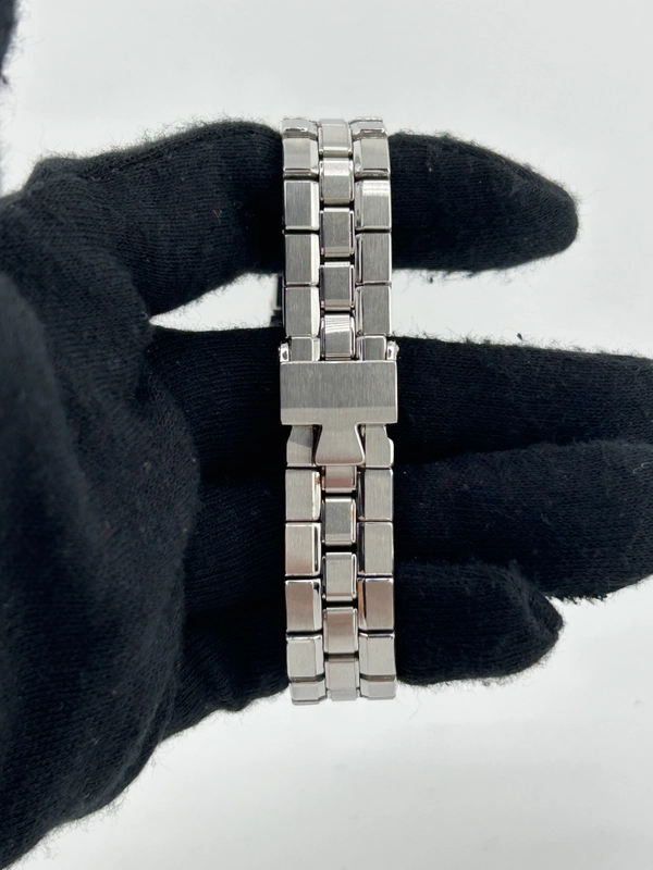 Vacheron Constantin Overseas White Dial on Stainless Steel Bracelet Ref. 16550/423A-8880 view 4