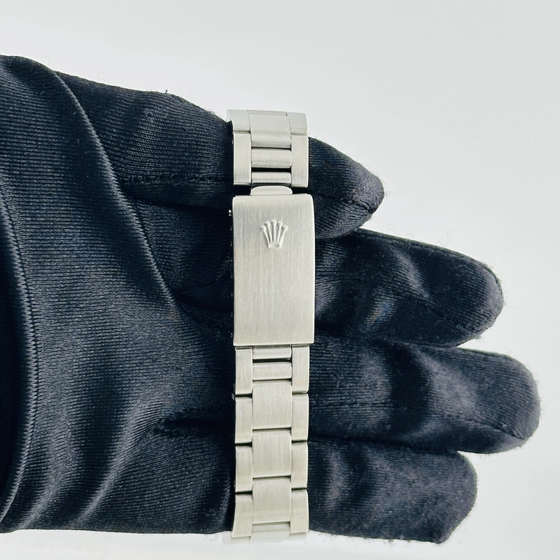 Rolex Oyster Perpetual Date Silver Stick Dial on Oyster Bracelet Ref. 15000 1986 view 4