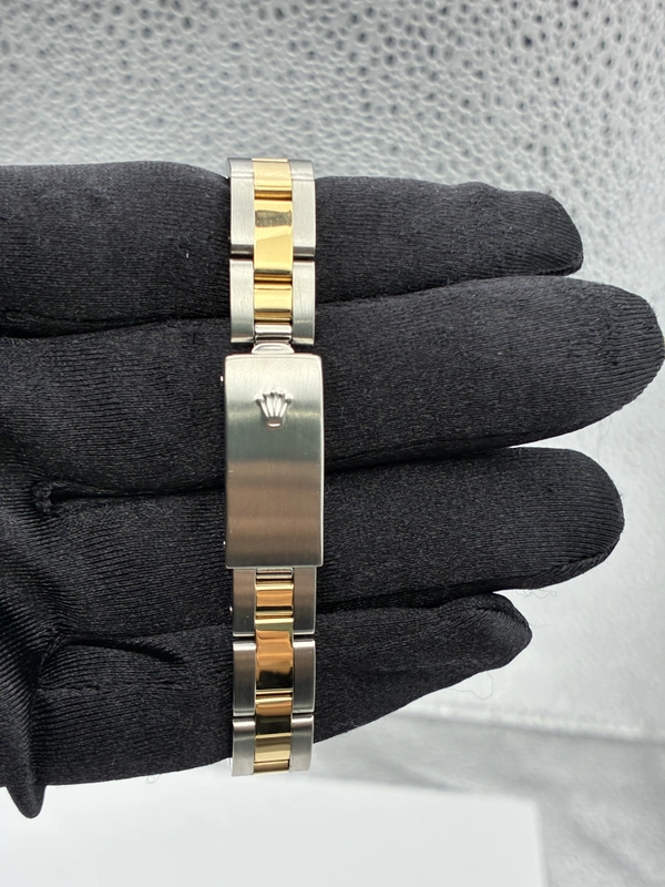 Rolex Oyster Perpetual Champagne Stick Dial on Oyster Bracelet Ref. 76233 2000 view 4