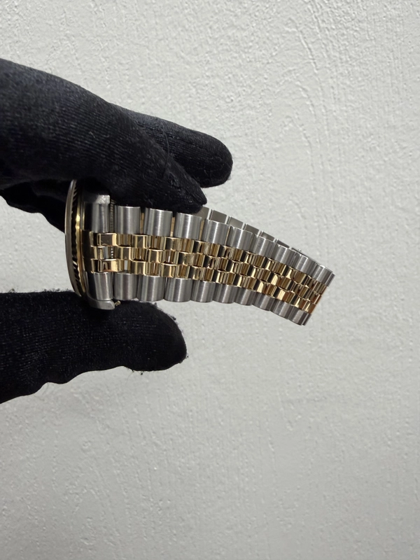 Rolex Datejust Gold Anniversary Diamond Dial Dial on Jubilee Ref. 16233G 1995 view 4