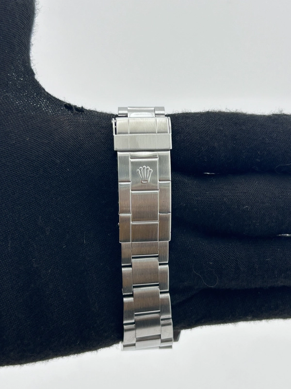 Rolex Submariner Black Dial on Oyster Ref. 16610 Papers 2000 view 4