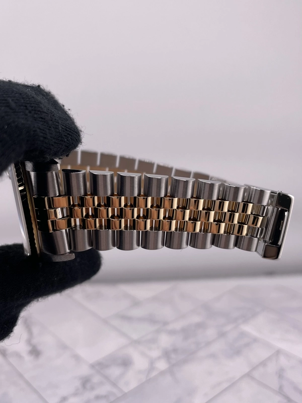 Rolex Datejust Gold Anniversary Diamond Dial Dial on Jubilee Ref. 16233G Papers 1994 view 4