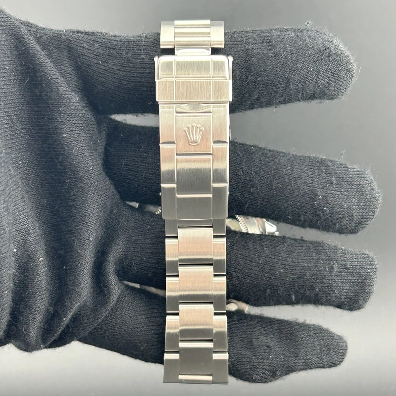 Rolex Submariner No Date Black Dial on Oyster Ref. 14060 Papers 1994 view 3