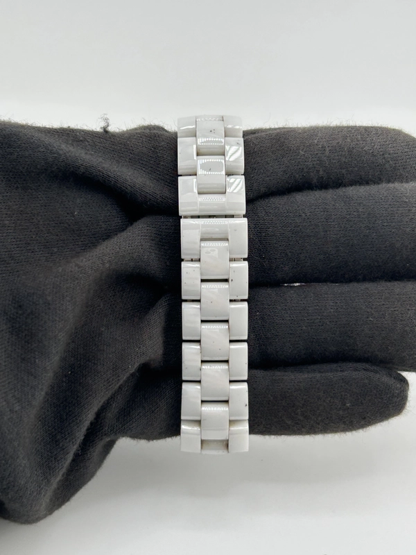 Chanel J12 White Diamond Dial on White Ceramic Bracelet Ref. H1628 Complete 2013 view 4