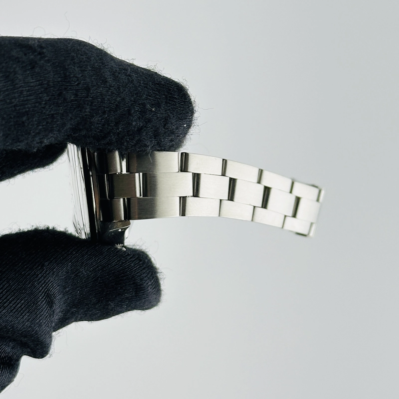 Rolex Oyster Perpetual Date Silver Linen Stick Sigma Dial on Oyster Bracelet Ref. 6916 1973 view 4