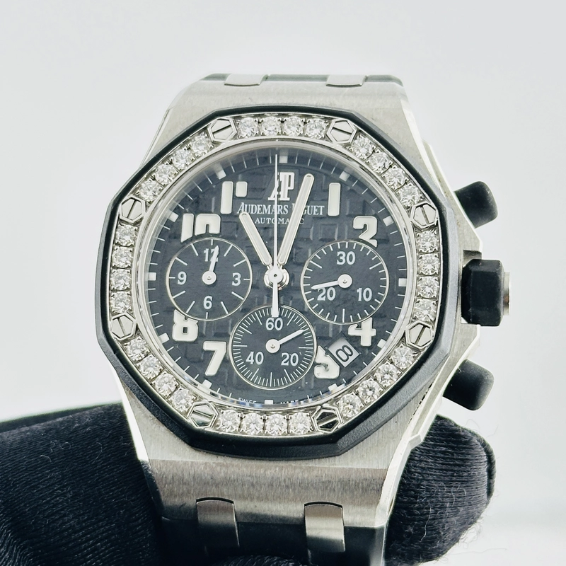 Audemars Piguet Royal Oak Offshore Chronograph Black Arabic Chrono Dial on Rubber Strap Ref. 26048SK.ZZ.D002CA.01 Papers 2015 view 3