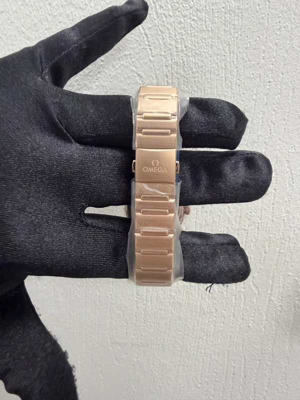 Omega Constellation Silver Diamond Dial Ref. 131.55.29.20.52.001 Card Open Date view 3