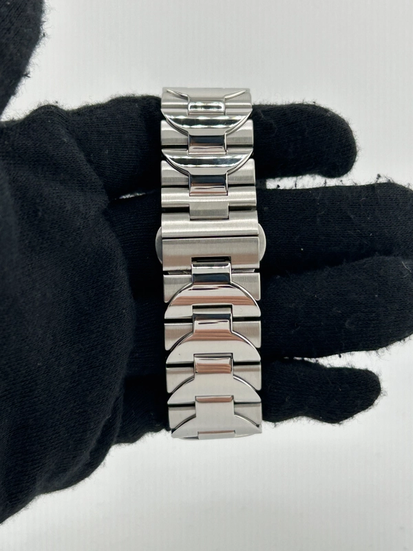 Panerai Luminor Marina White Dial on Stainless Steel Bracelet Ref. PAM00051 view 4