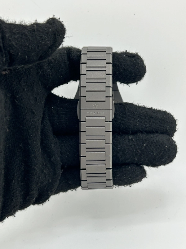 Zenith Defy Skyline Skeleton Blue Skeleton Dial on Titanium Bracelet Ref. 97.9300.3620/79.I001 Complete 2023 view 4