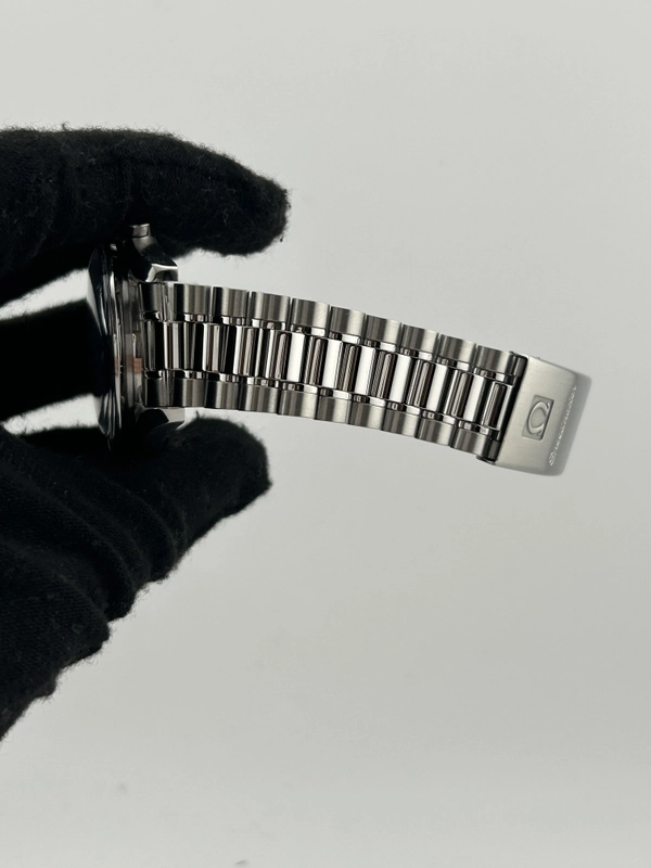 Omega Speedmaster Racing Black Dial on Stainless Steel Bracelet Ref. 3518.50.00 Complete 2003 view 5
