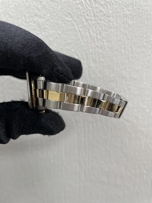 Rolex Datejust Gold Arabic Dial on Oyster Ref. 69173 Papers 1987 view 3