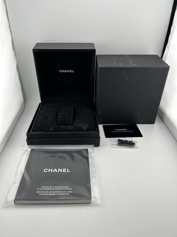 Chanel J12 Black Dial on Ceramic And Steel Bracelet Ref. H0685 Complete 2011 view 7