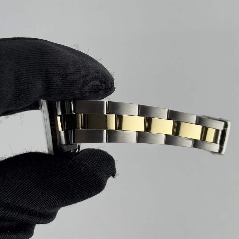 Rolex Datejust Champagne Stick Dial on Oyster Bracelet Ref. 6917 Papers 1978 view 3