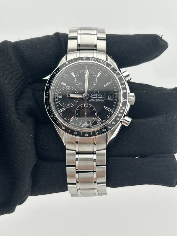 Omega Speedmaster Date Black Dial on Stainless Steel Bracelet Ref. 3210.50 view 2