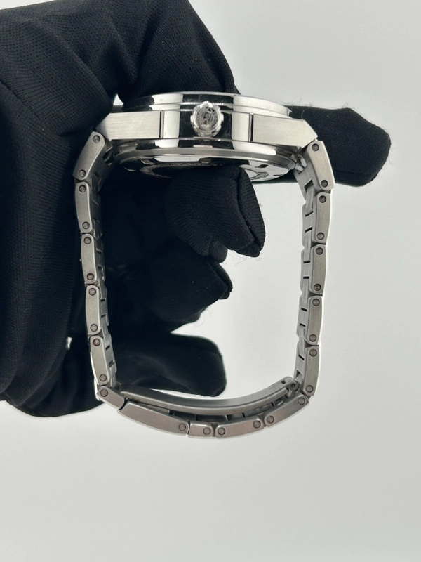 Iwc Ingenieur Automatic Black Dial on Stainless Steel Bracelet Ref. IW322701 with Box view 6