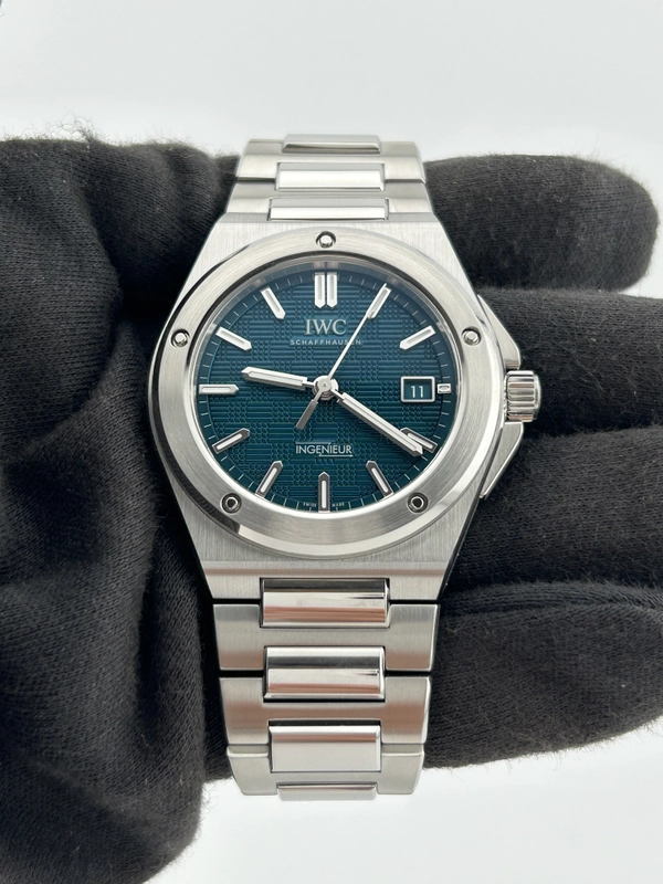 Iwc Ingenieur Automatic Aqua Dial on Stainless Steel Bracelet Ref. IW328903 Complete 2026 view 2