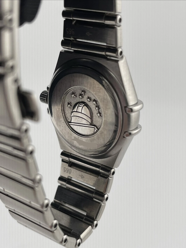 Omega Constellation White Dial on Stainless Steel Bracelet Ref. 1562.3 view 4