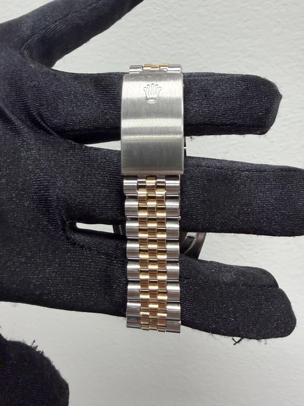 Rolex Datejust Champagne Diamond Dial on Jubilee Ref. 16233 1995 view 3