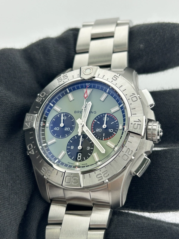 Breitling Avenger B01 Chronograph Green Dial on Bracelet Ref. AB0147101L1A1 Card 2026 view 3