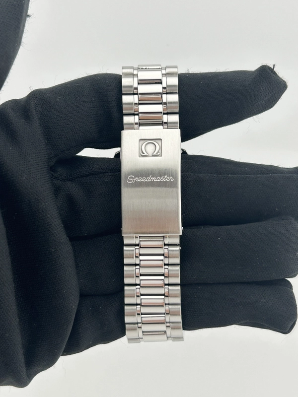 Omega Speedmaster Reduced Black Dial on Stainless Steel Bracelet Ref. 3510.50 view 4