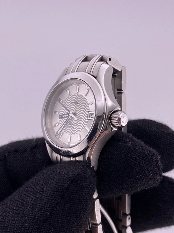 Omega Seamaster 120m Silver Dial on Stainless Steel Bracelet Ref. 2571.31 view 3