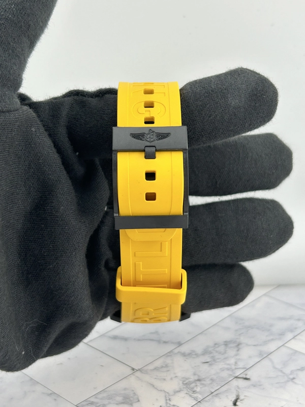 Breitling Endurance Pro Black Dial on Rubber Strap Ref. X82310A41B1S1 Card 2026 view 4