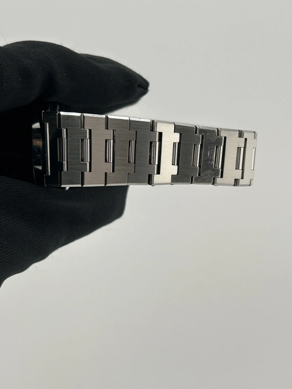 Bvlgari Bulgari Black Dial on Stainless Steel Bracelet Ref. BB33SS Complete 1997 view 5