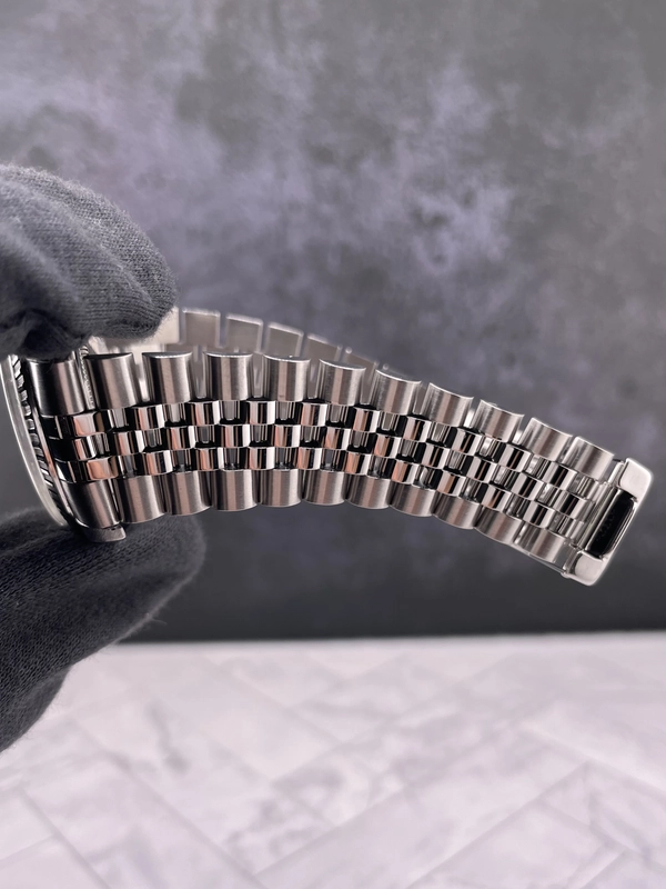 Rolex Datejust Silver Stick Dial on D Link Jubilee Ref. 1603 1979 view 5