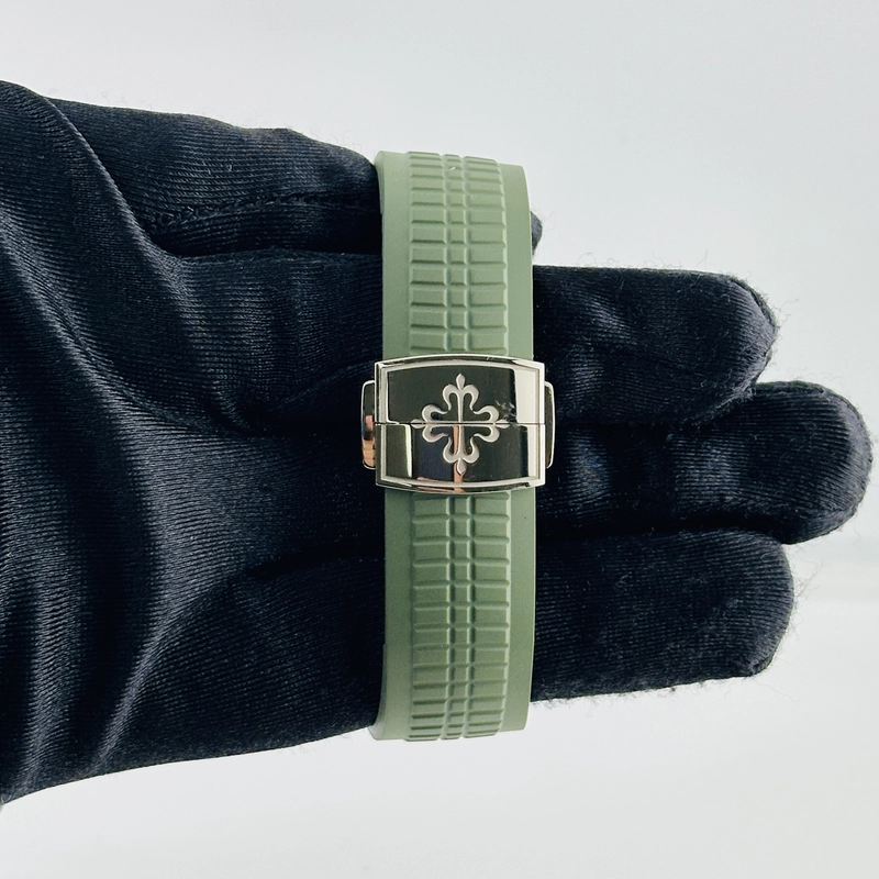 Patek Philippe Aquanaut Khaki Green Dial on Rubber Band Ref. 5168G-010 Complete 2021 view 4