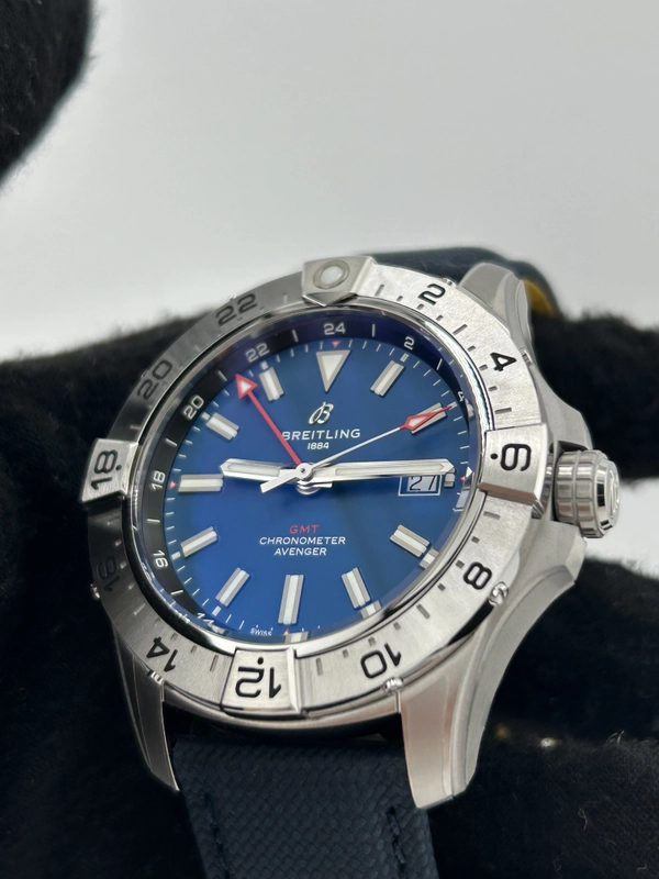 Breitling Avenger Automatic GMT Blue Dial on Leather Strap Ref. A32320101C1X1 Complete 2026 view 3