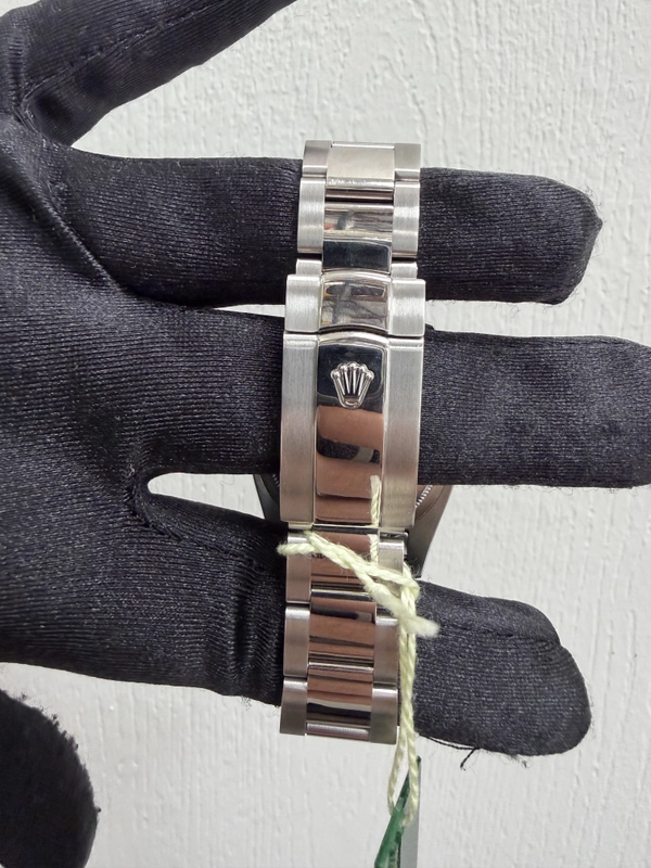 Rolex Datejust White Dial on Oyster Ref. 116264 Papers 2005 view 3