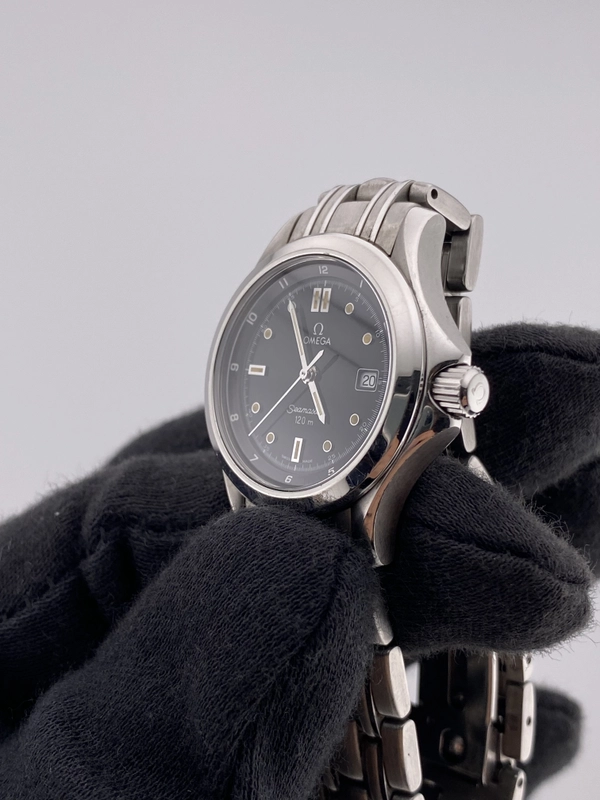 Omega Seamaster Black Dial on Stainless Steel Bracelet Ref. 2571.50 view 3