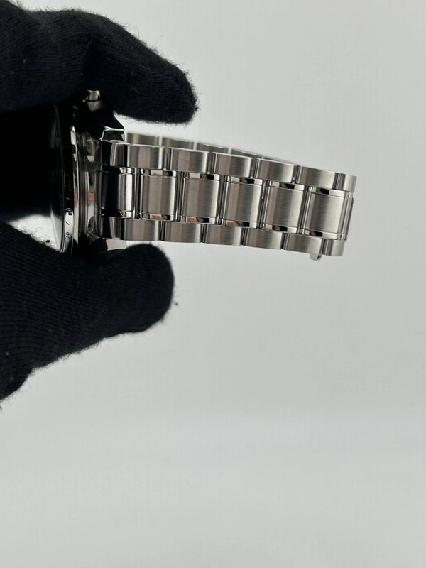 Omega Speedmaster Black Dial on Stainless Steel Bracelet Ref. 3513.50.00 view 5