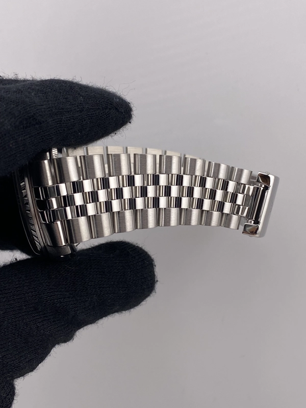 Rolex Datejust Silver Stick Dial on Jubilee Ref. 16030 1983 view 5
