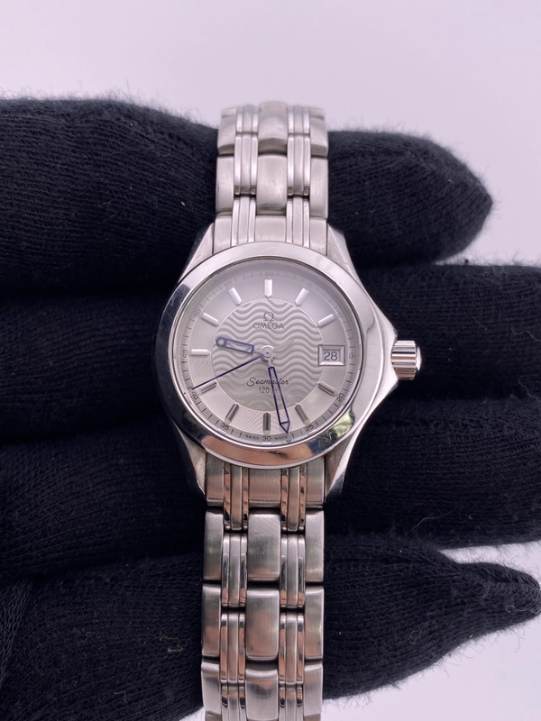 Omega Seamaster 120m Silver Dial on Stainless Steel Bracelet Ref. 2581.3 view 2