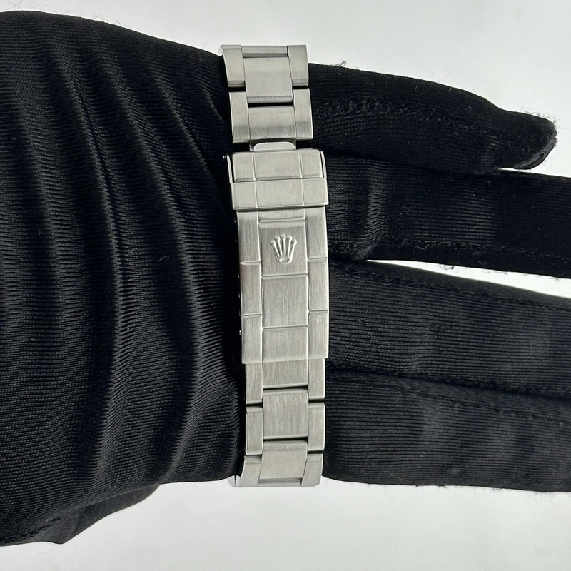 Rolex Sea-Dweller Black Dial on Oyster Ref. 16600 Papers 2000 view 4