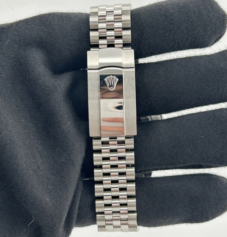 Rolex Datejust Silver Index Dial on D Link Jubilee Bracelet Ref. 126334 Card 2017 view 4