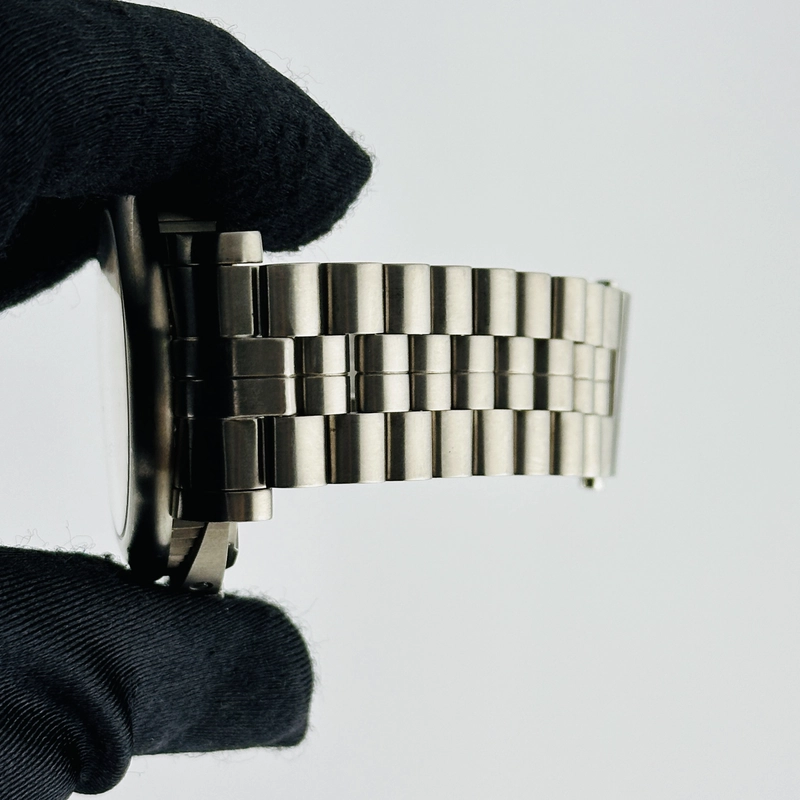 Gerald Genta Arena Bi-Retro White / Arabic Numerals Dial on Titanium Bracelet Ref. BSP.Y.80 view 4