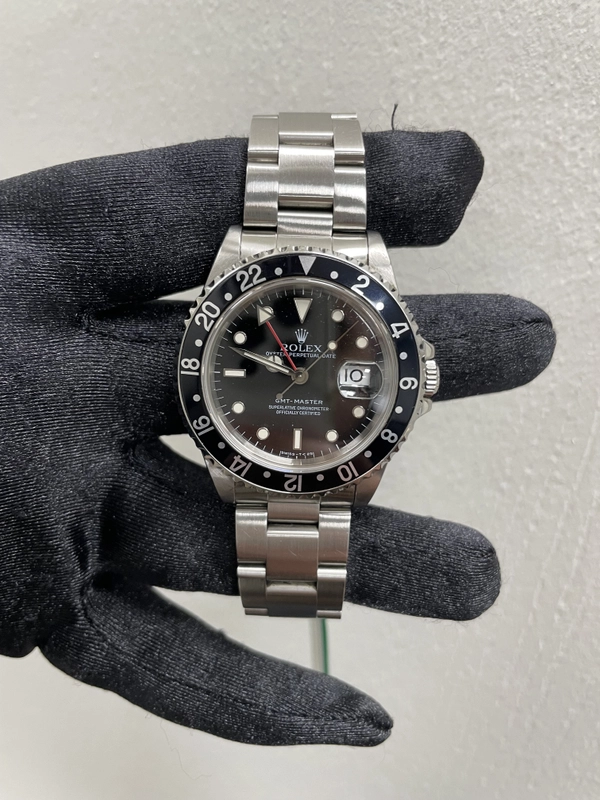 Rolex GMT-Master Black Dial on Oyster Bracelet Ref. 16700 Papers 1997 view 2