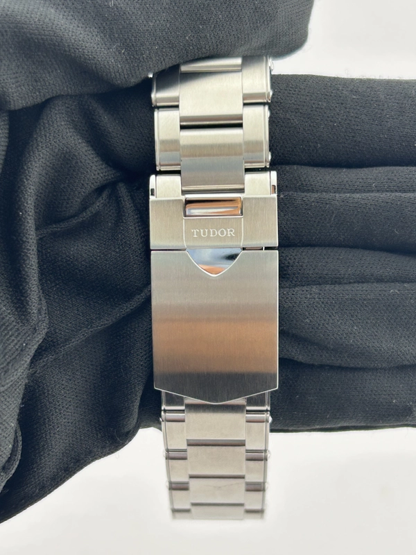 Tudor Black Bay Chrono Opaline Dial on Stainless Steel Bracelet Ref. M79360N-0002 Complete 2023 view 4
