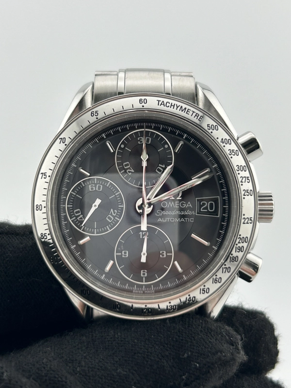 Omega Speedmaster Black Dial on Stainless Steel Bracelet Ref. 3513.50.00 view 3
