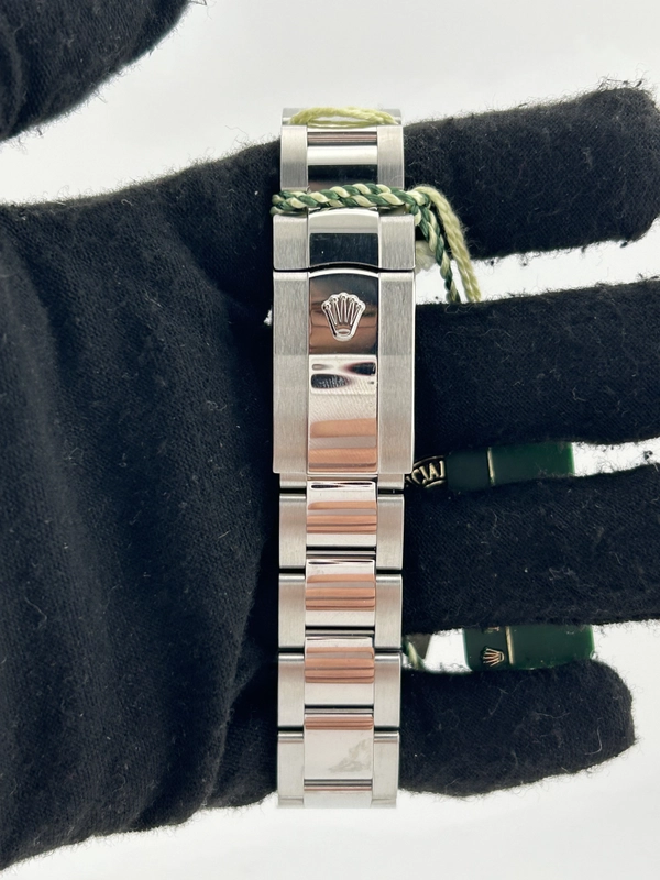Rolex Milgauss Black Dial on Oyster Steel Bracelet Ref. 116400GV Card 2012 view 4