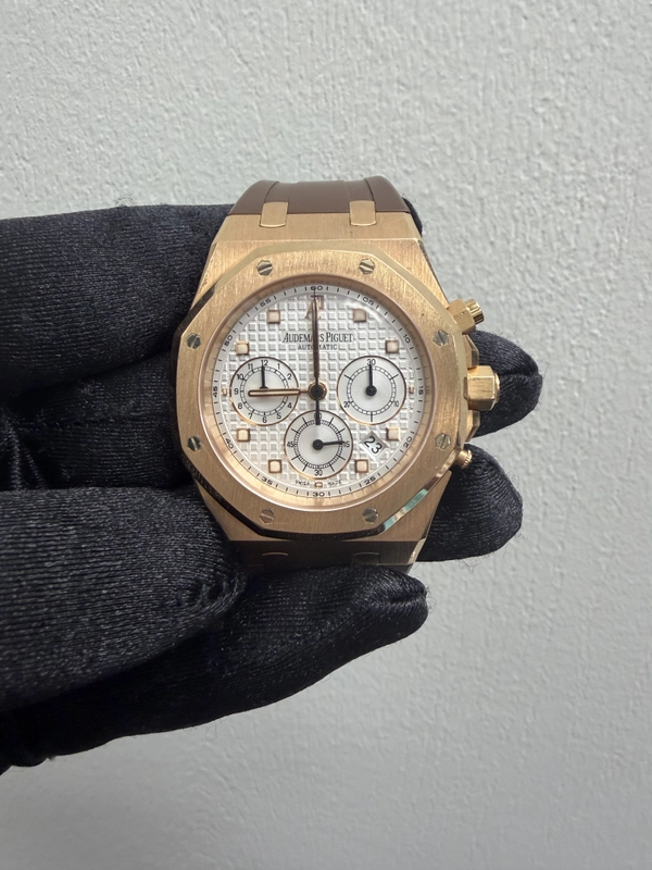 Audemars Piguet Royal Oak Silver Dial on Leather Strap Ref. 26022OR.OO.D098CR.01